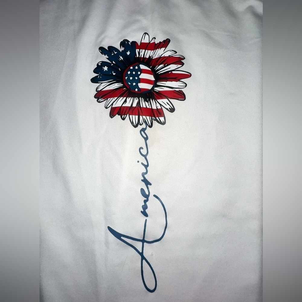 Women's Patriotic Tank Top with American Flag Flower July 4th SIze Medium - Picture 3 of 4